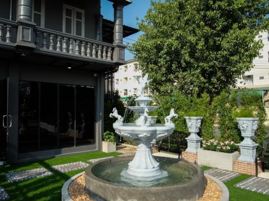 Фото The O-Zone Airport Inn