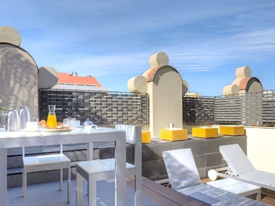 Фото Sixtytwo Hotel