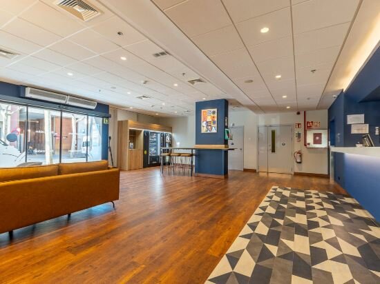 Фото Travelodge Barcelona Poblenou