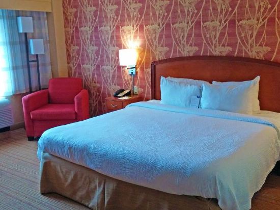 Фото Courtyard by Marriott Boston Brookline