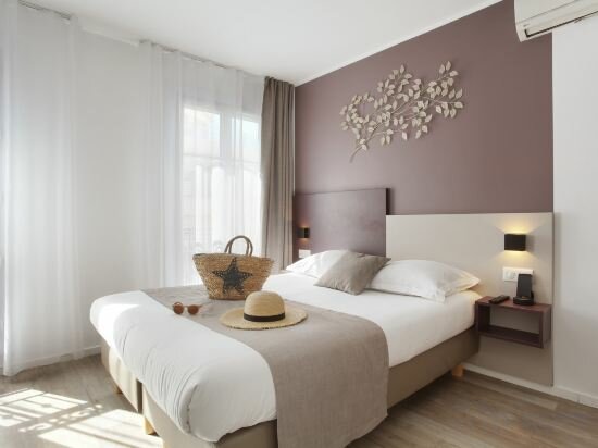 Фото The Alcove Hotel