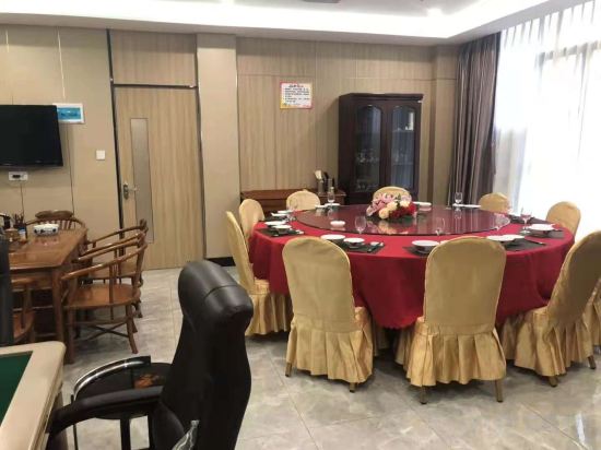 Фото Helong Hotel