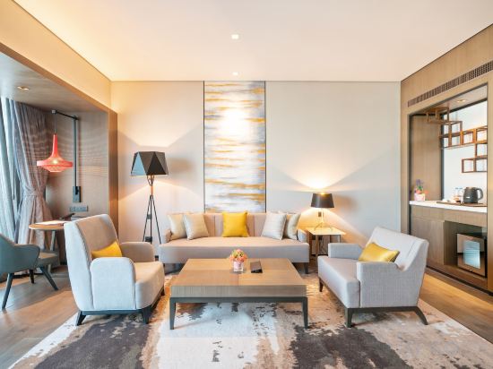 Фото Wyndham Grand Yangon Hotel