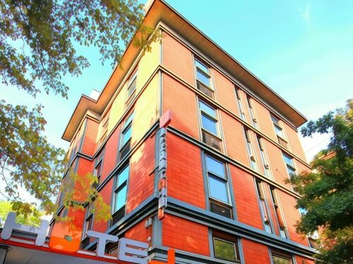 Orange Hotel