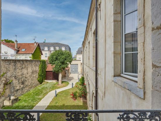 Фото Appart'hôtel Odalys City Dijon Centre Les Cordeliers