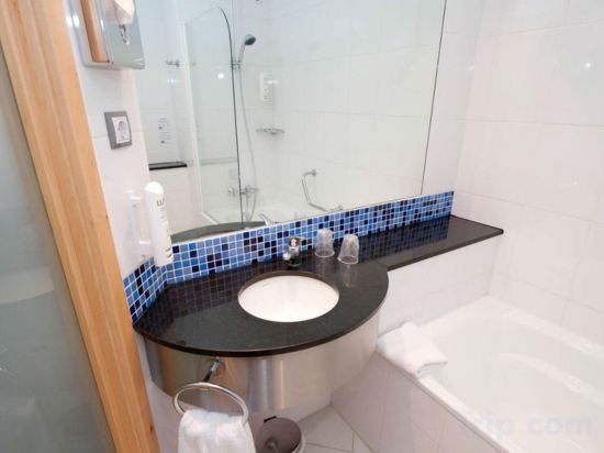 Фото Holiday Inn Express Barcelona City 22@