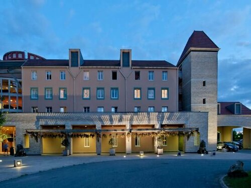 Explorers Hotel