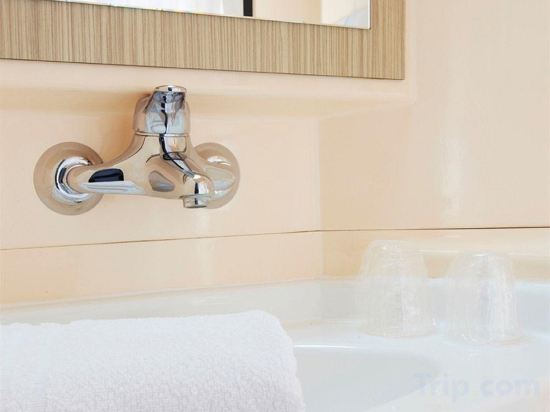 Фото Premiere Classe Paris Ouest Pont De Suresnes