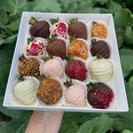 Chocolate-strawberries (ulitsa Karla Marksa, 48), gift and souvenir shop