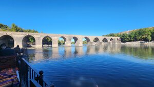 Ten Eyed Bridge (Diyarbakır, Yenişehir, Şehitlik Mah., On Gözlü Köprü), landmark, attraction
