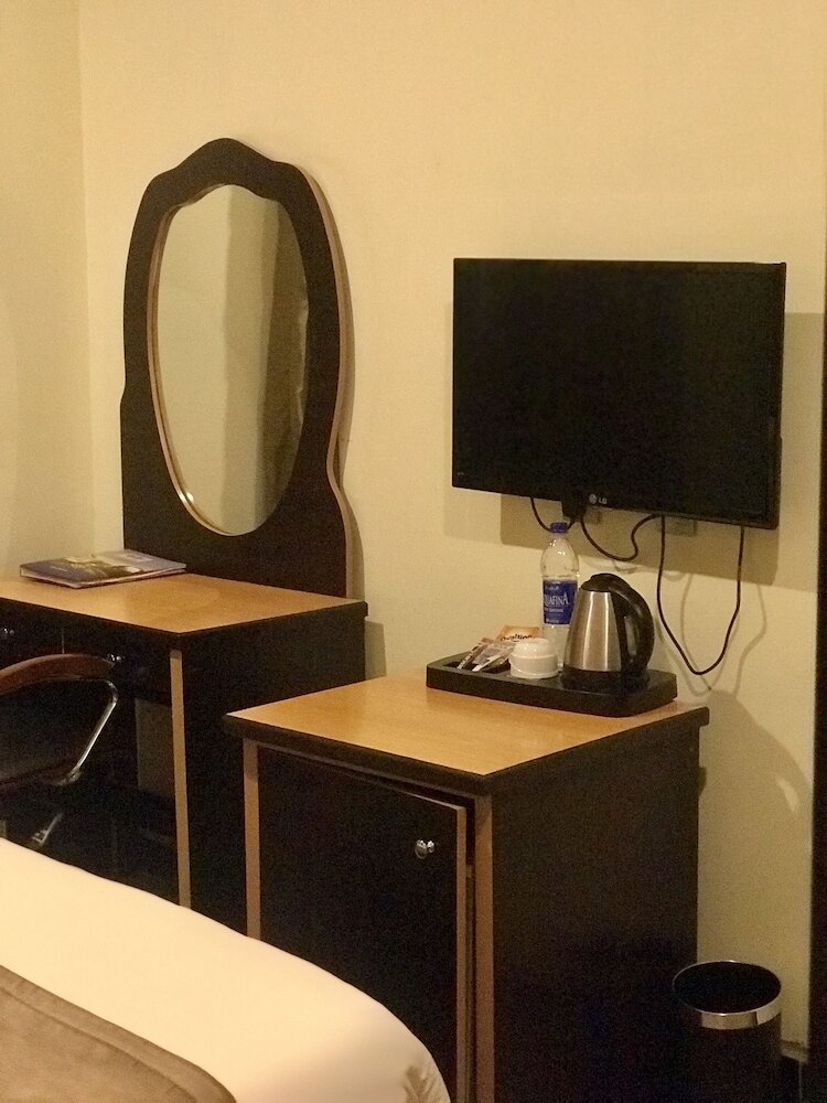 Фото Warri Wetland Hotel