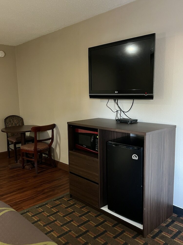 Фото Super 8 by Wyndham Norcross/I-85 Atlanta