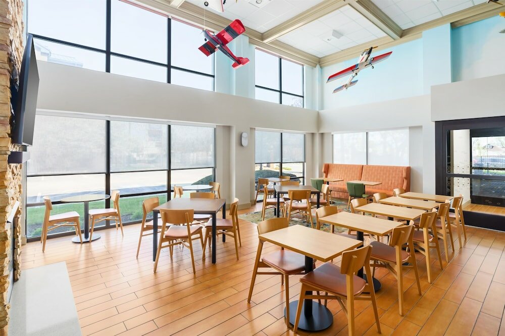 Фото Hampton Inn by Hilton Chicago-Midway Airport