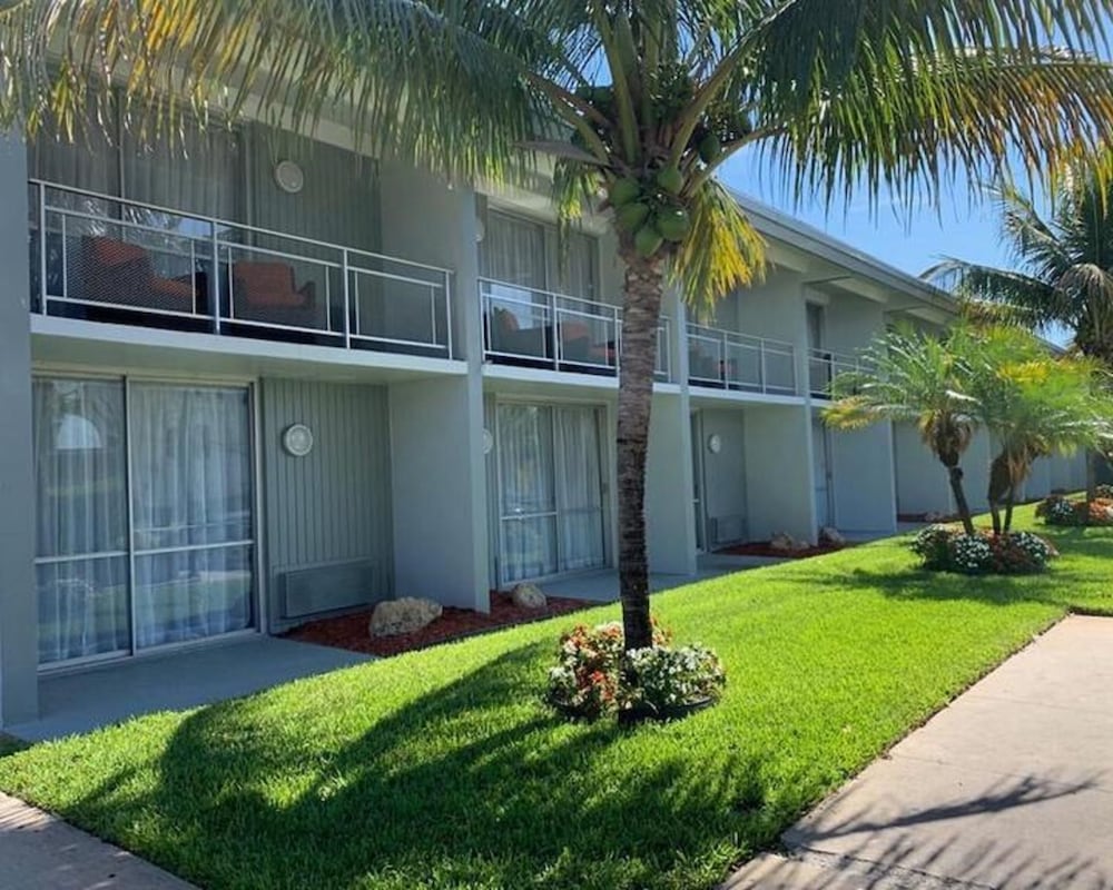 Фото Hollywood Gateway Inn