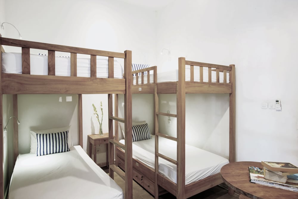 Фото Adhisthana Hotel