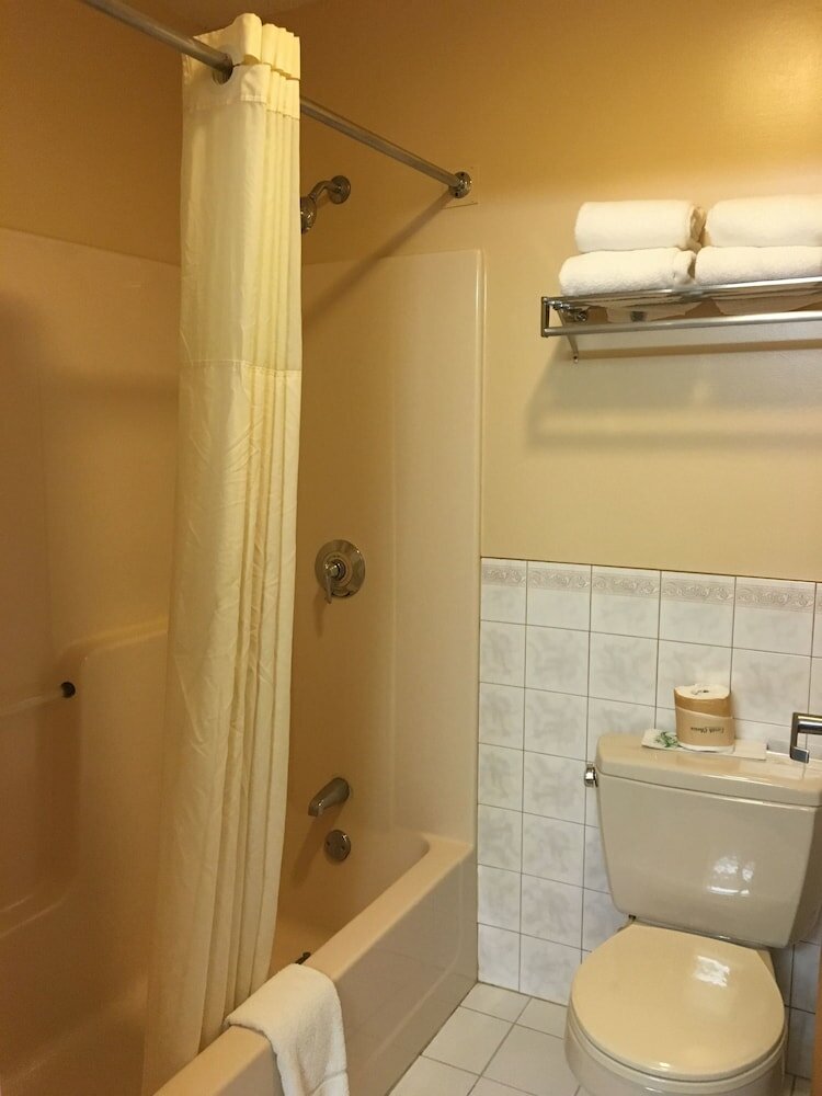 Фото Cabot Inn & Suites