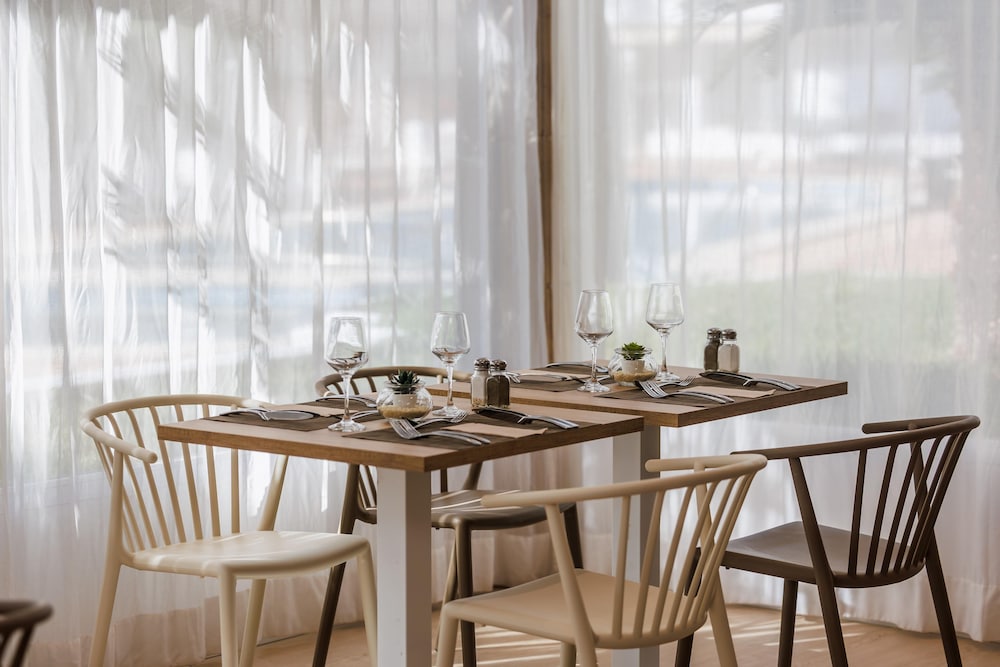 Фото Hotel Alondra