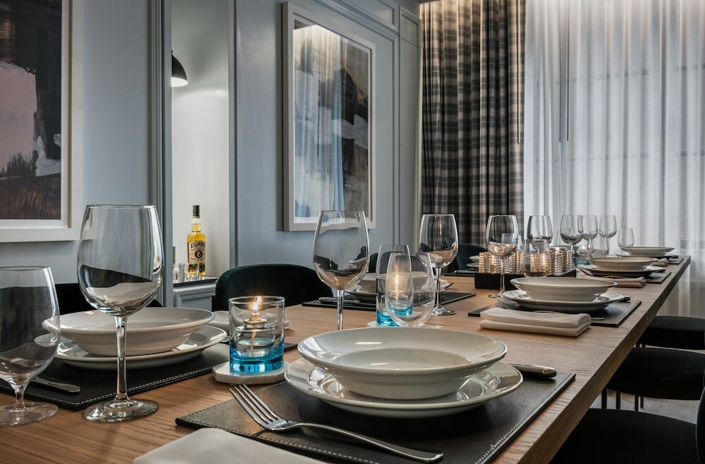 Фото Merrion Row Hotel and Public House