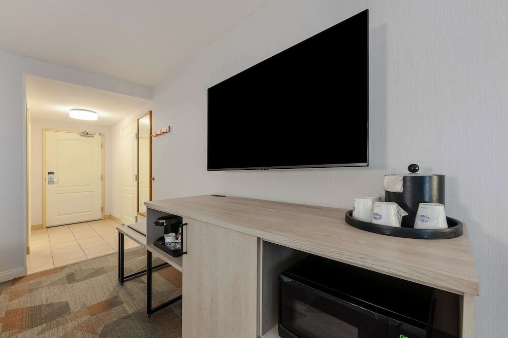 Фото Hampton Inn & Suites by Hilton Moncton