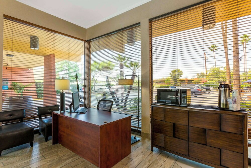 Фото Best Western Royal Sun Inn & Suites