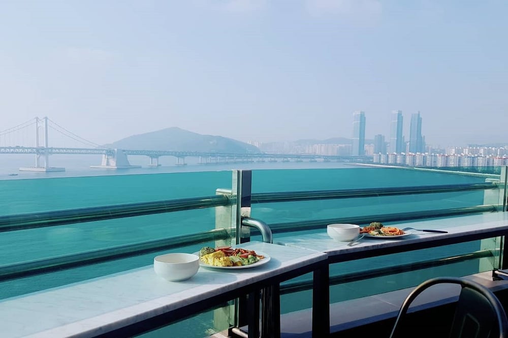 Фото H Avenue Hotel