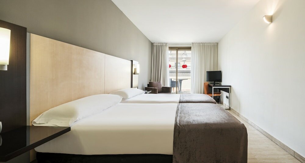 Фото Hotel Ilunion Almirante