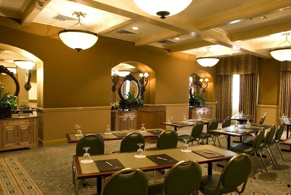 Фото Bienville House