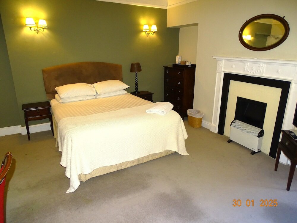 Фото Donington Manor Hotel