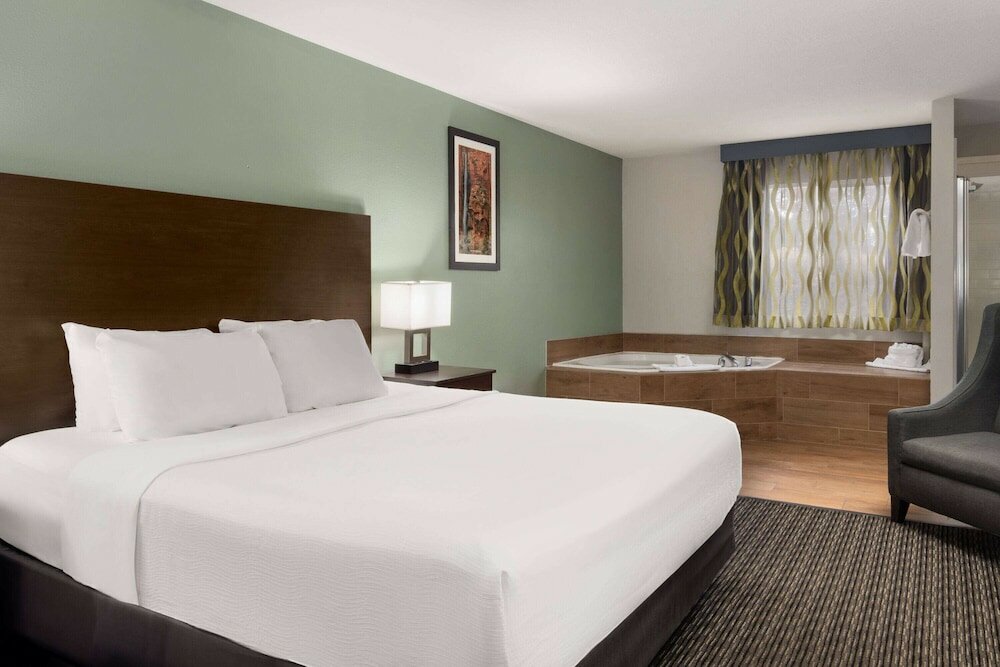 Фото Wingate by Wyndham Cedar City