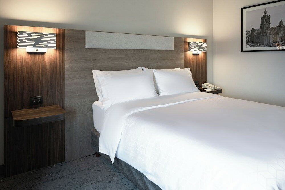 Фото City Express Plus Satelite