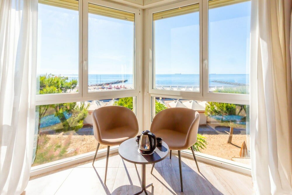 Фото Hotel Petit Palais