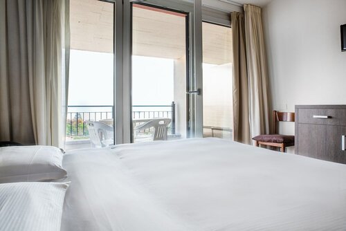 Внешний вид отеля Hotel Belvedere в Манерба-дель-Гарде, фото 3