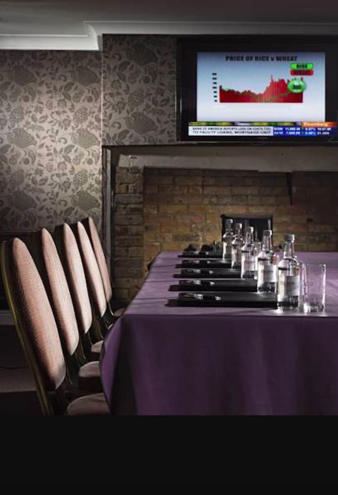 Фото The Boleyn Hotel