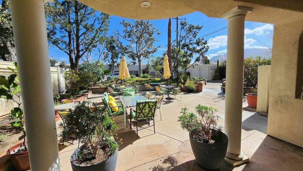 Фото Santa Paula Inn