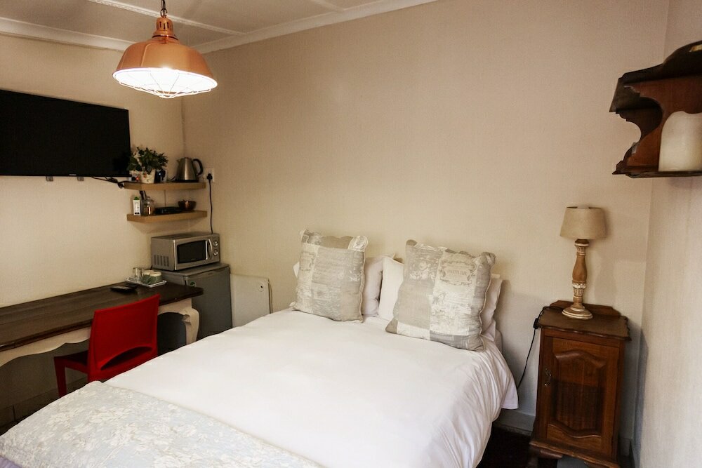 Фото Town and Country Guest House