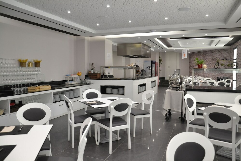 Фото Hotel SPA Ciudad de Binefar