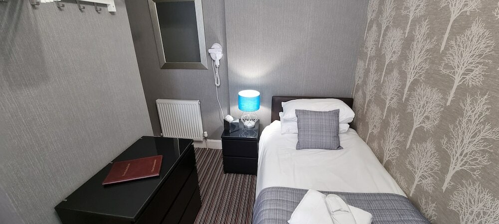 Фото Newholme Hotel