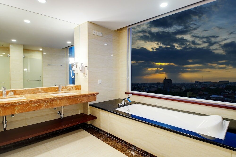 Фото Adimulia Hotel Medan
