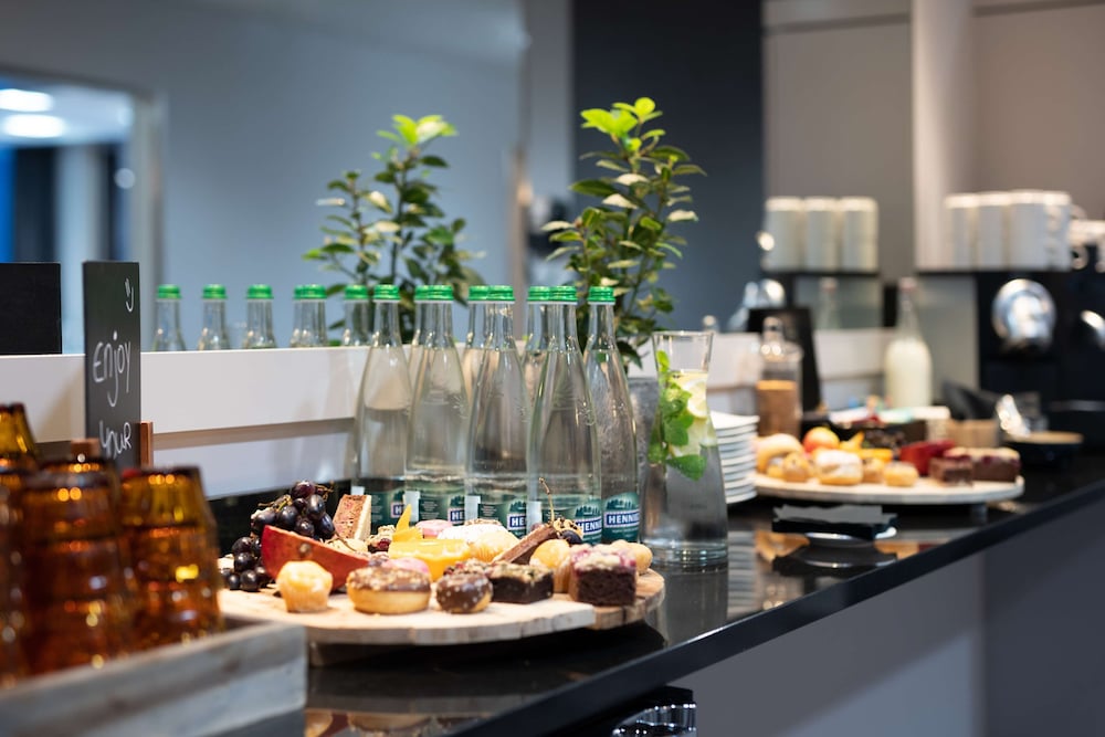 Фото Park Inn by Radisson Zurich Airport