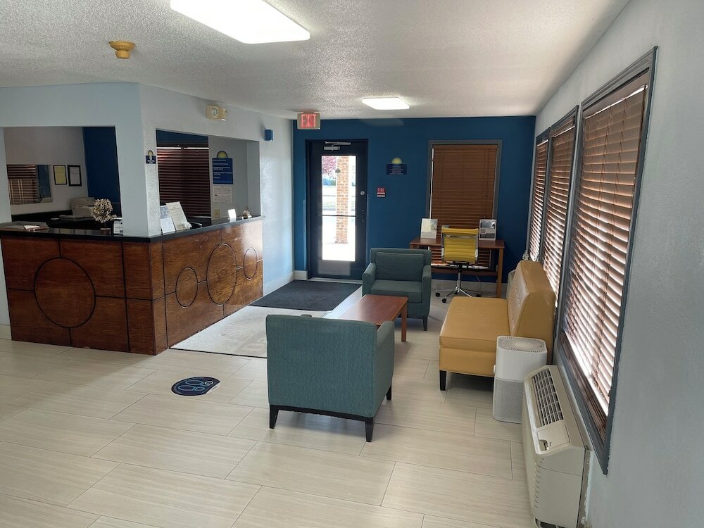 Фото Days Inn by Wyndham Muncie -Ball State University