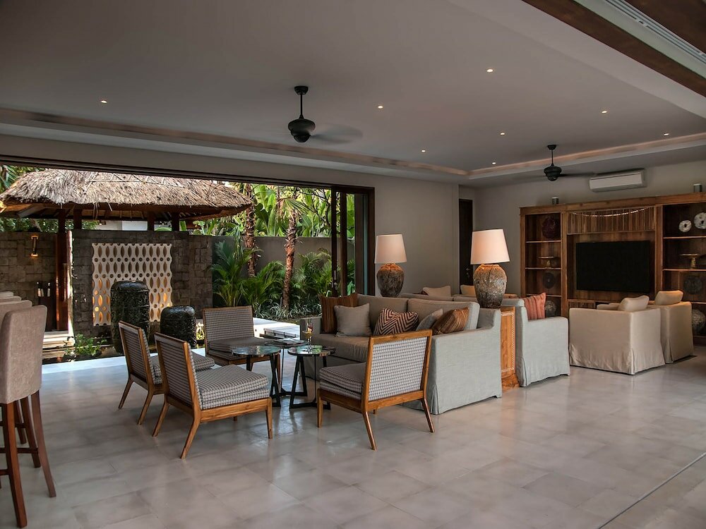 Фото Seseh Beach Villas