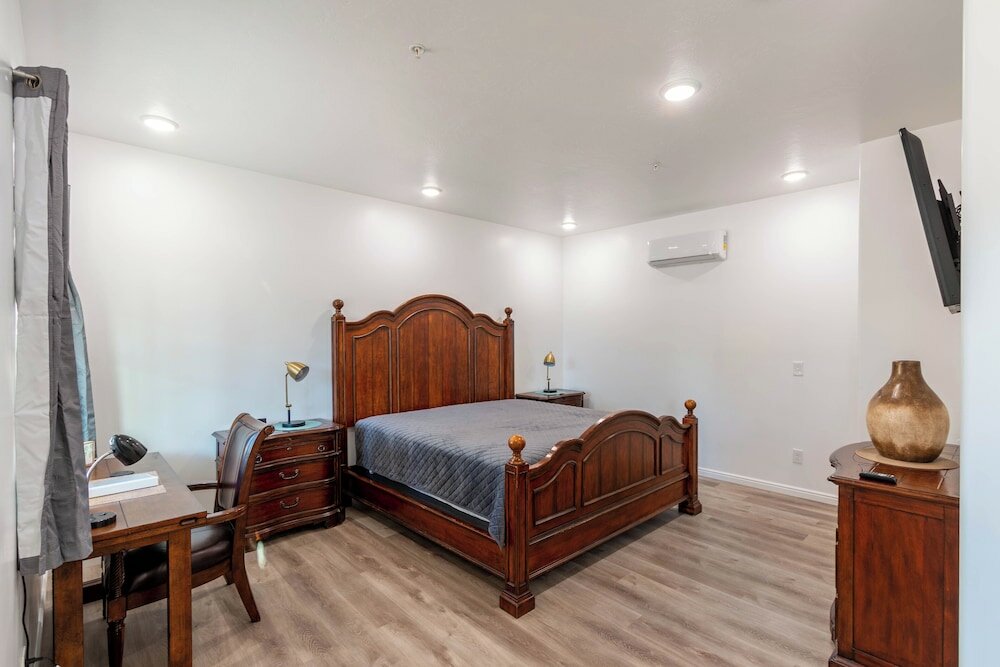 Фото Hurricane Hideaway Lodging