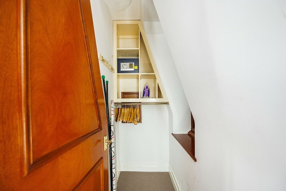 Фото Carlton Court - Mayfair