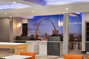 Гостиница La Quinta Inn & Suites by Wyndham St Louis Route 66