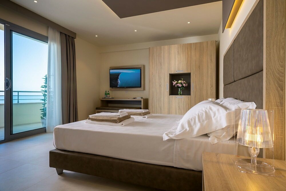 Фото Palace Lido Hotel & Suites