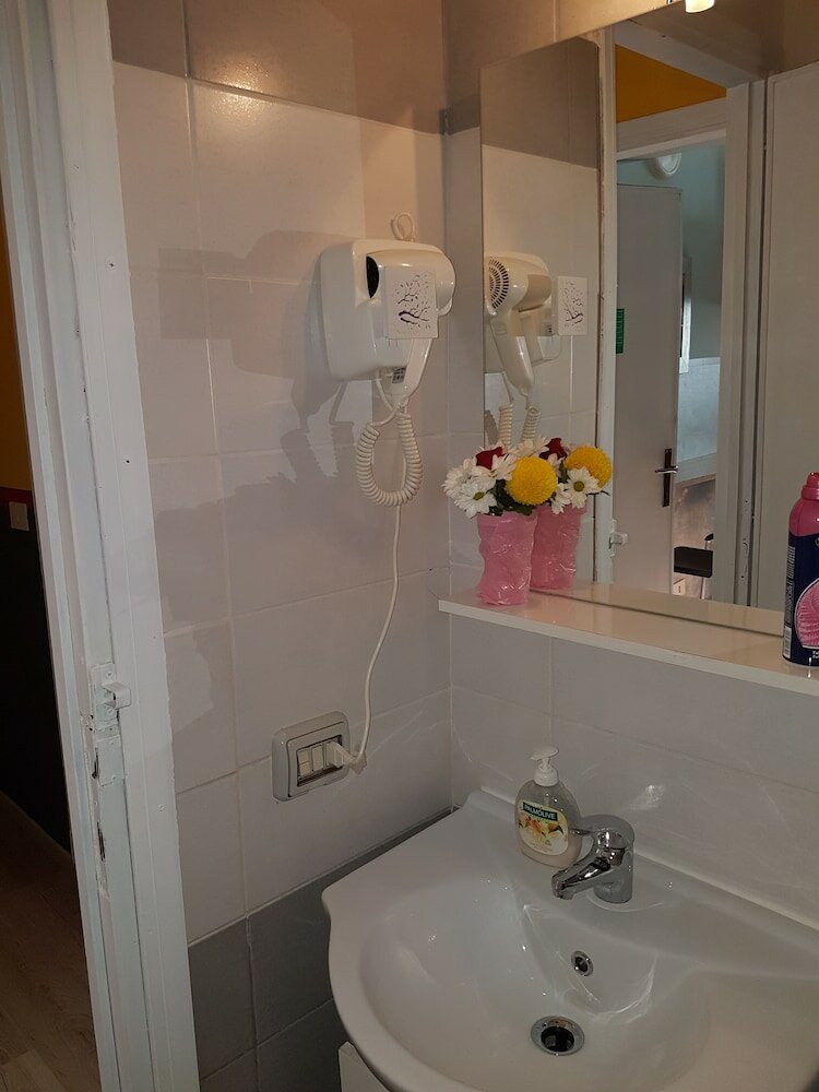 Фото Roman Holidays Hostel