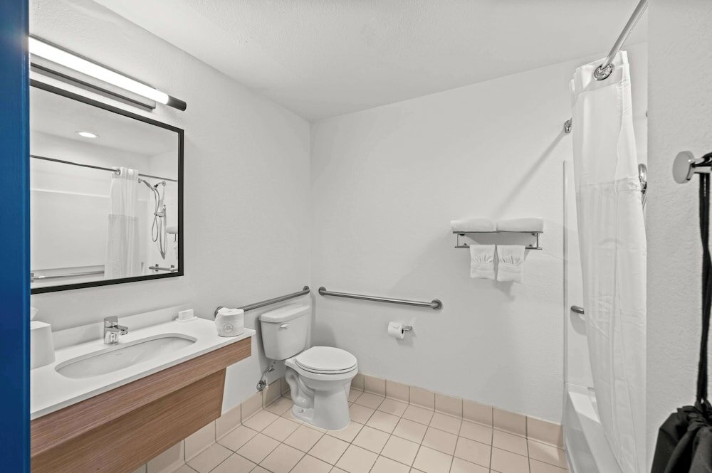 Фото Comfort Inn & Suites Airport Dulles - Gateway