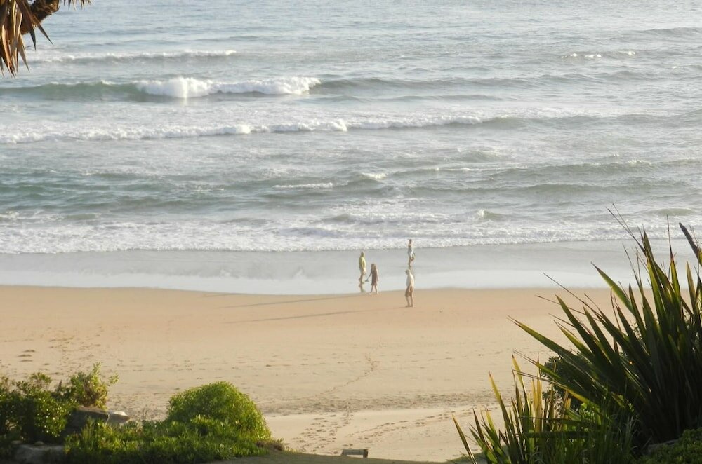 Фото The Pink Lodge on the Beach