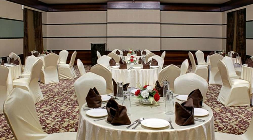 Фото The Sahil Hotel