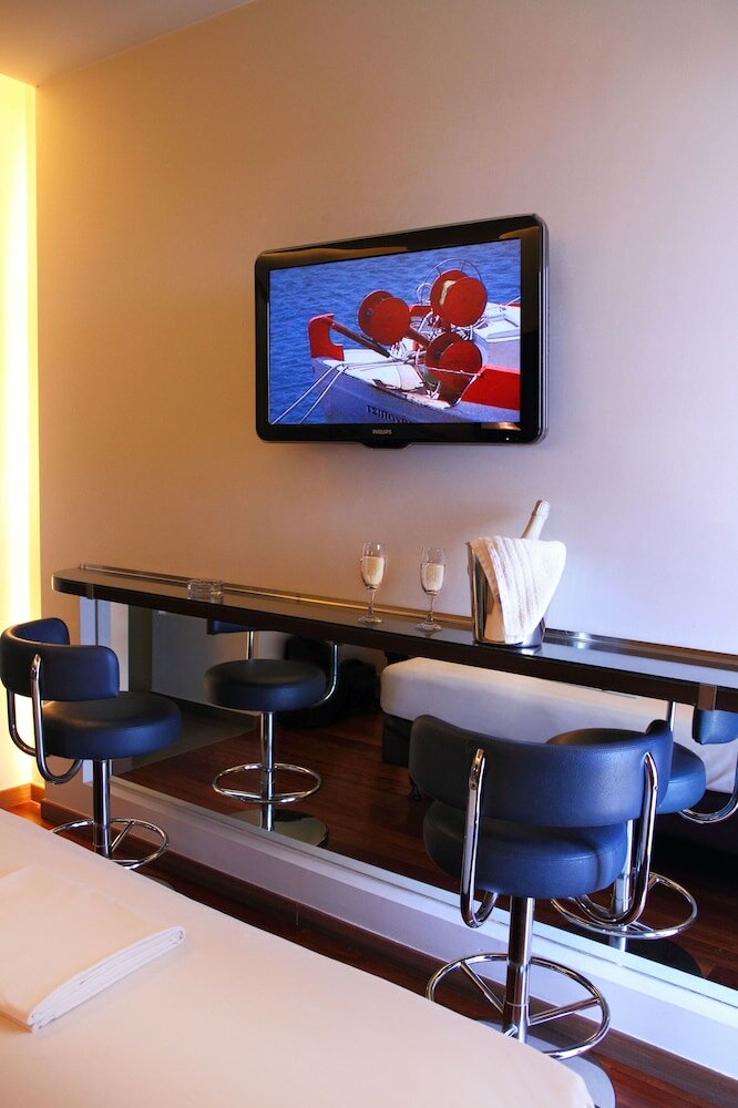 Фото Pines Hotel